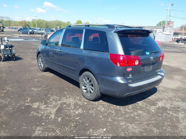 Toyota Sienna Le