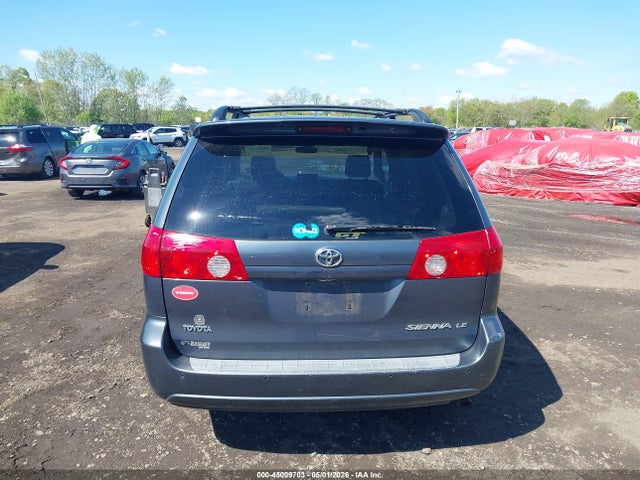 Toyota Sienna Le