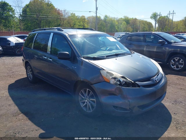 Toyota Sienna Le