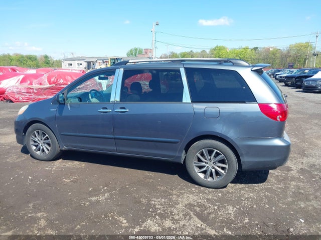 Toyota Sienna Le