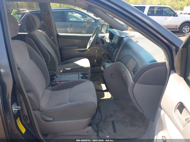 Toyota Sienna Le