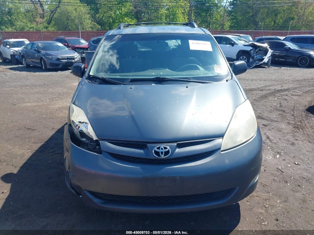 Toyota Sienna Le
