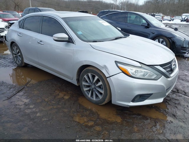 Salvage Nissan Altima Image