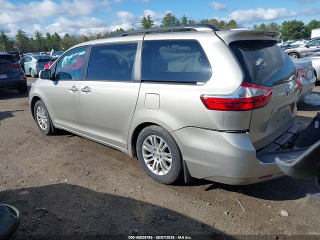Toyota Sienna Xle 8 Passenger