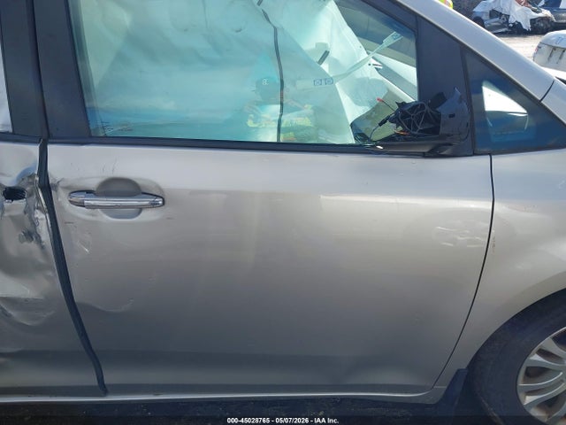 Toyota Sienna Xle 8 Passenger