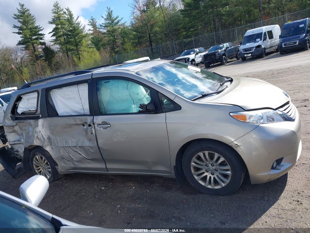 Toyota Sienna Xle 8 Passenger