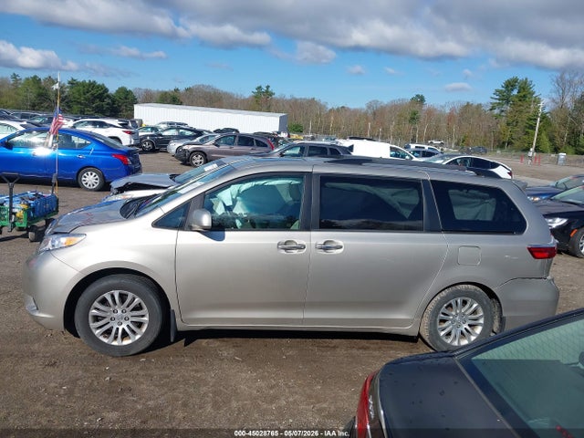 Toyota Sienna Xle 8 Passenger