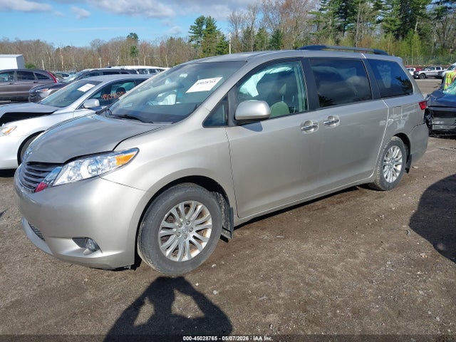 Toyota Sienna Xle 8 Passenger