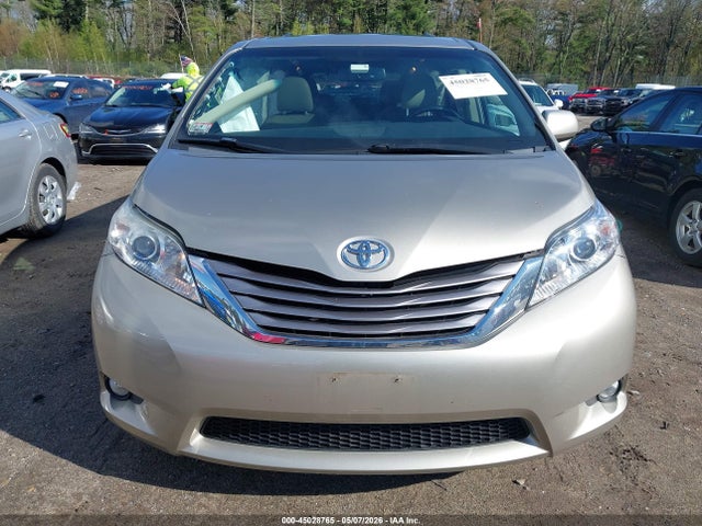 Toyota Sienna Xle 8 Passenger