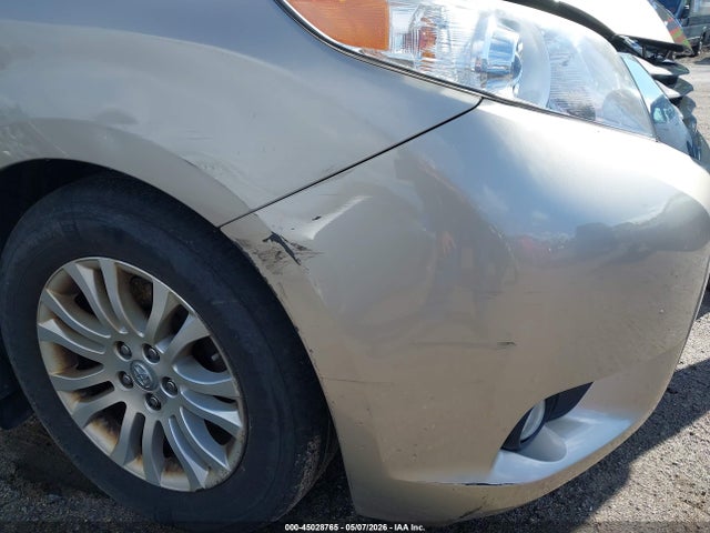 Toyota Sienna Xle 8 Passenger