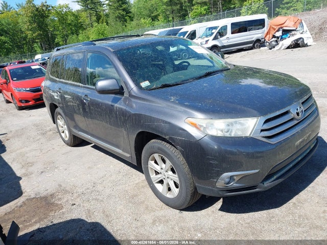 Salvage Toyota Highlander Image