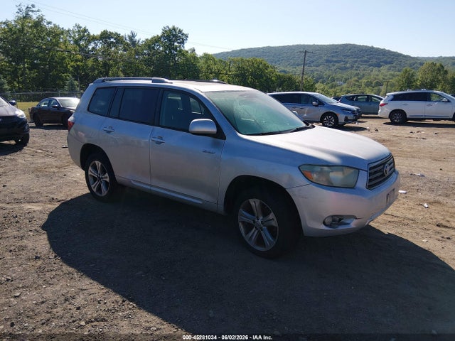 Salvage Toyota Highlander Image