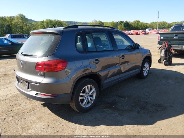 Volkswagen Tiguan S