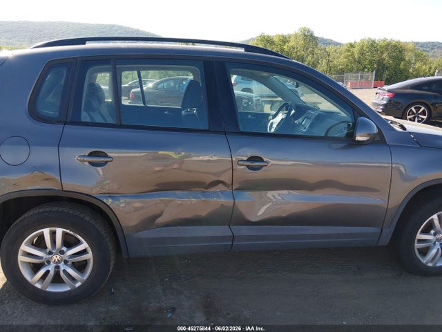 Volkswagen Tiguan S