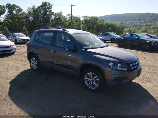 Salvage Volkswagen Tiguan Image