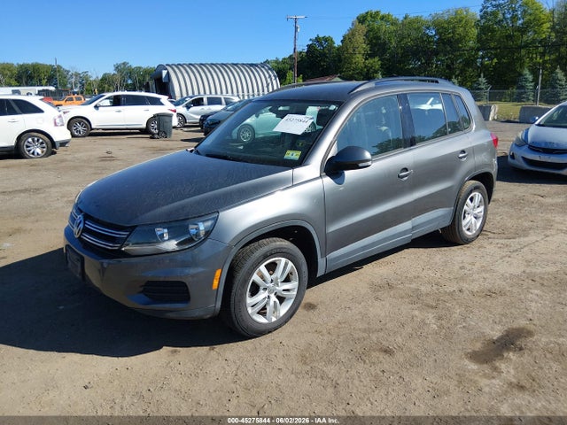 Volkswagen Tiguan S