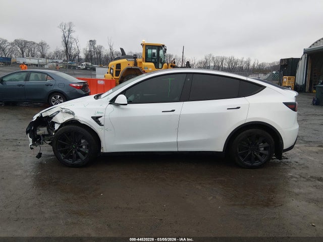 Tesla Model Y Long Range Dual Motor All-wheel Drive
