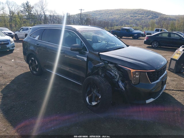 Salvage Kia Sorento Image