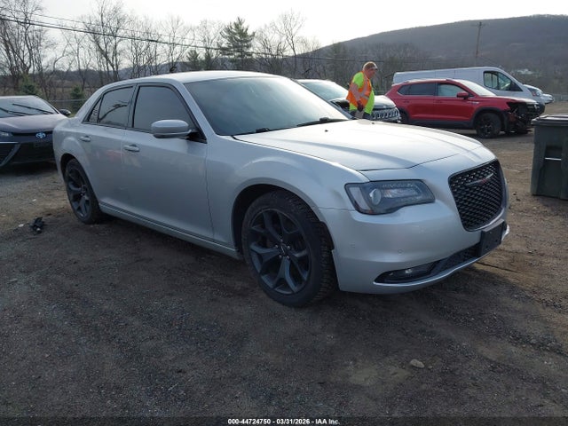 Salvage Chrysler 300 Image