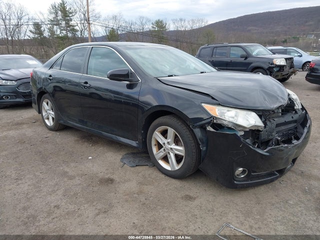 Salvage Toyota Camry Image