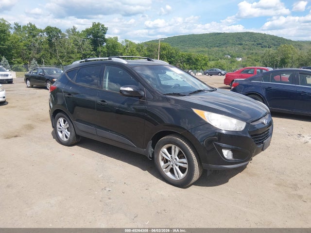 Salvage Hyundai TUCSON Image