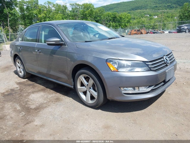 Salvage Volkswagen Passat Image
