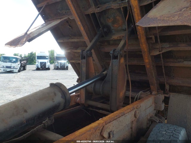 Freightliner Medium Conventional Fl70