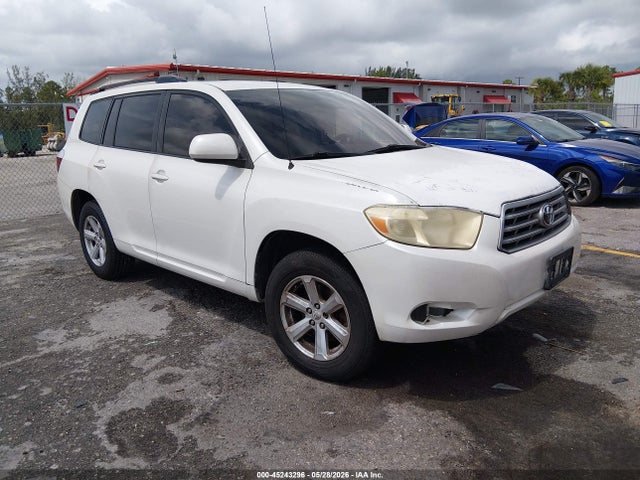 Salvage Toyota Highlander Image