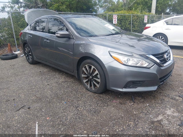 Salvage Nissan Altima Image