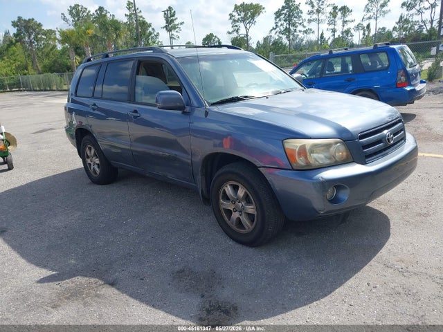 Salvage Toyota Highlander Image
