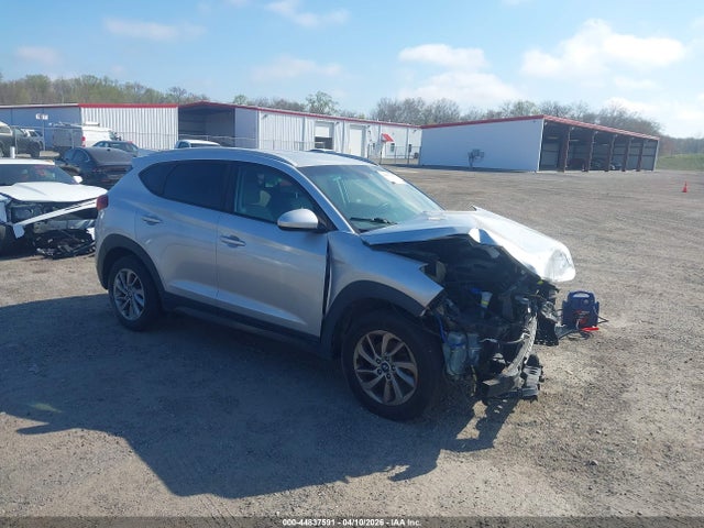 Salvage Hyundai TUCSON Image