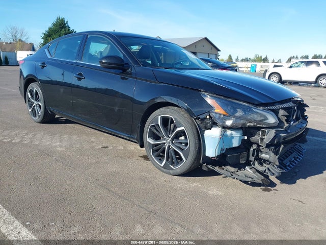 Salvage Nissan Altima Image