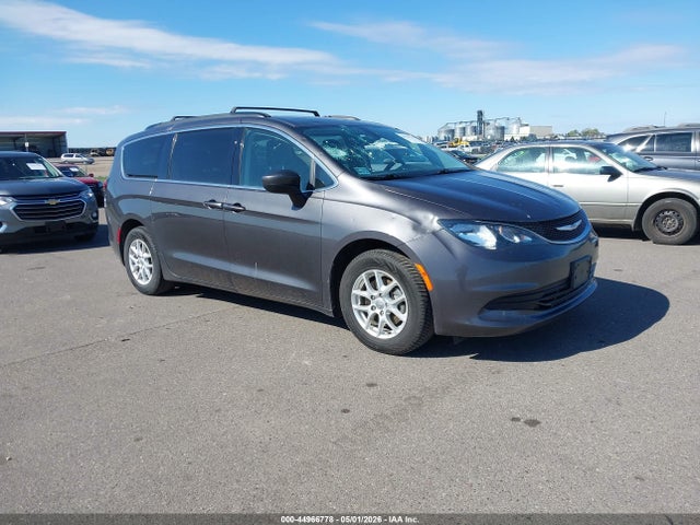 Salvage Chrysler Voyager Image