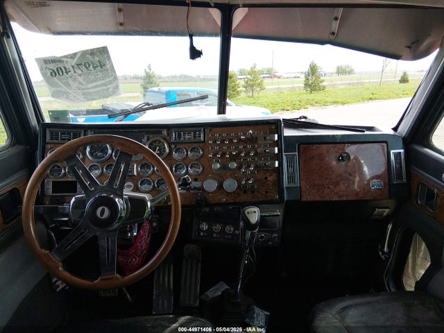 Peterbilt 379