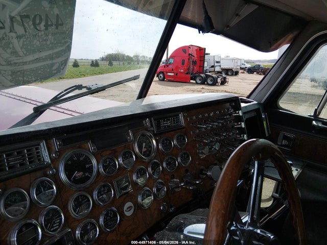 Peterbilt 379