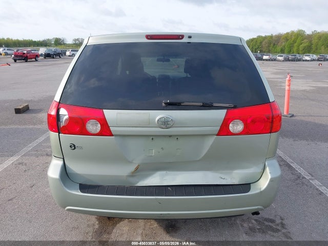 Toyota Sienna Ce