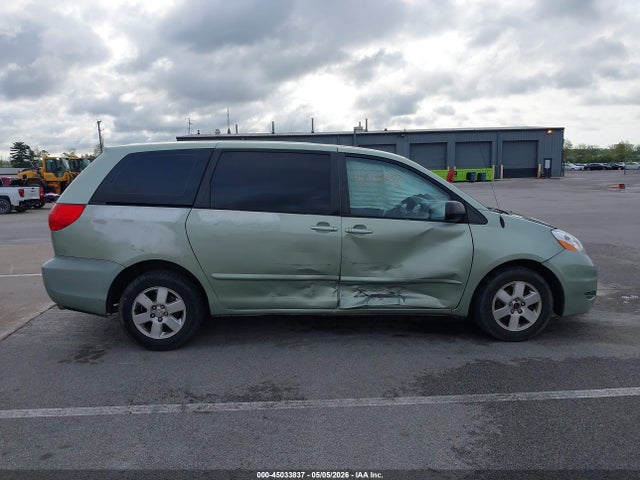 Toyota Sienna Ce