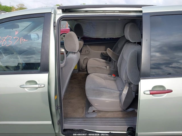 Toyota Sienna Ce