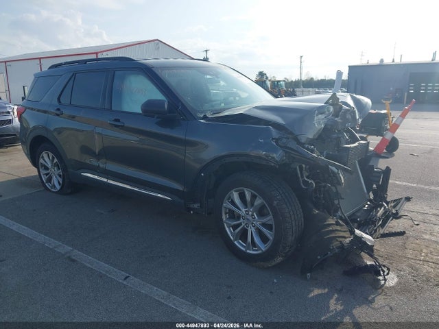 Salvage Ford Explorer Image