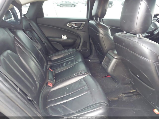 Chrysler 200 Limited Platinum