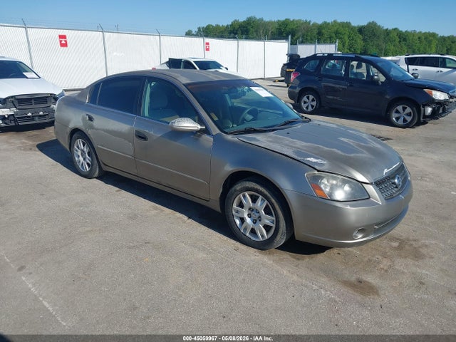 Salvage Nissan Altima Image