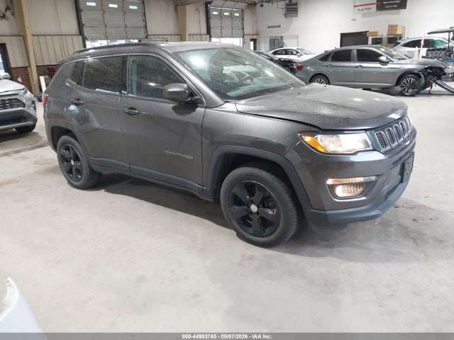 Salvage Jeep Compass Image