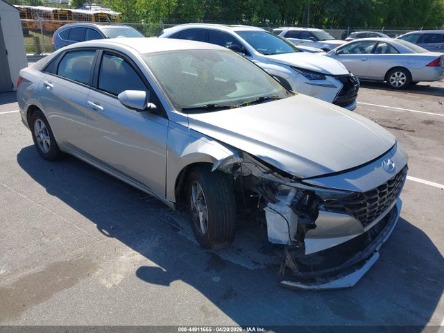 Salvage Hyundai ELANTRA Image