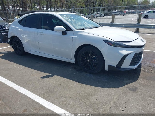 Salvage Toyota Camry Image