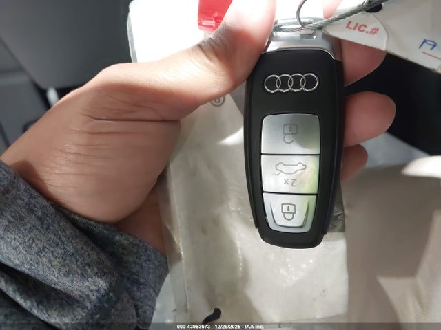 Audi A8 55