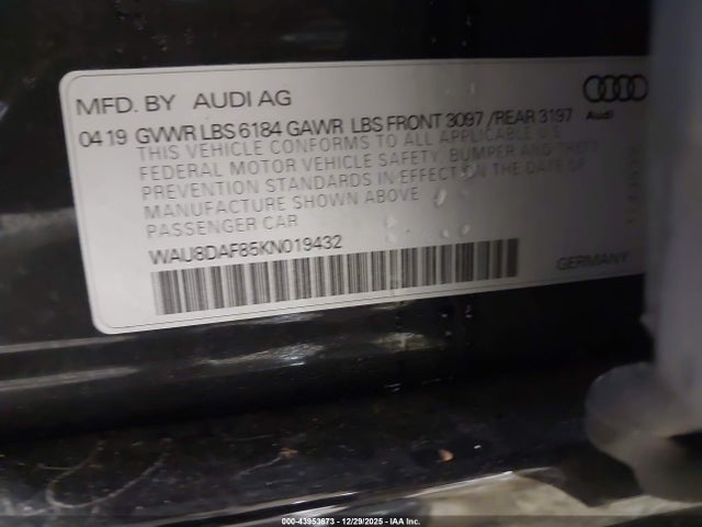 Audi A8 55