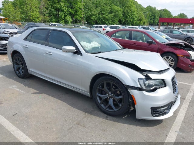 Salvage Chrysler 300 Image