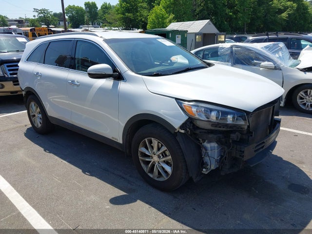 Salvage Kia Sorento Image