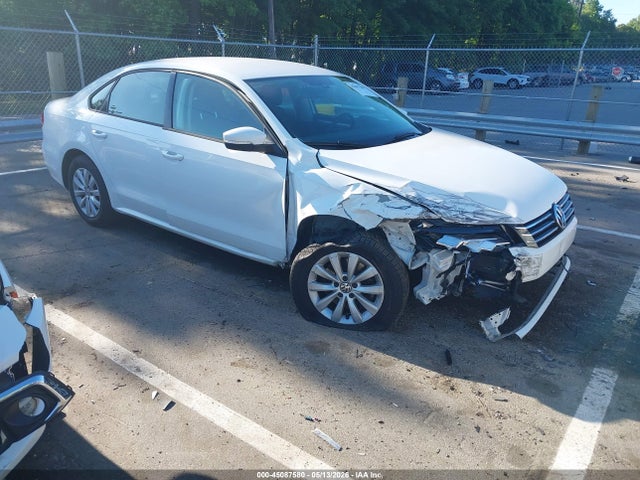 Salvage Volkswagen Passat Image