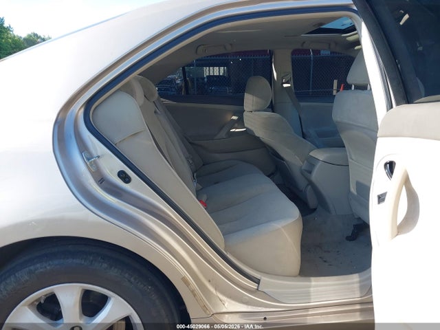 Toyota Camry Le V6